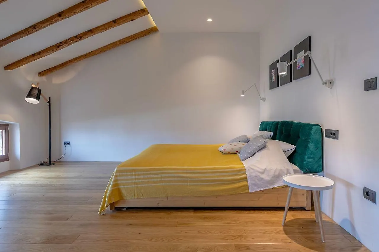 Apartman Bjork بولا