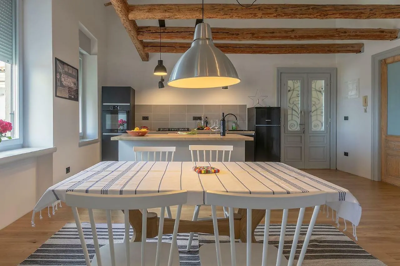 Apartman Bjork بولا شقة